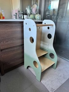 Child's kitchen helper stool. woodesignz.co.nz
