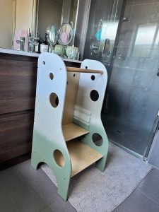 Child's kitchen helper stool. woodesignz.co.nz