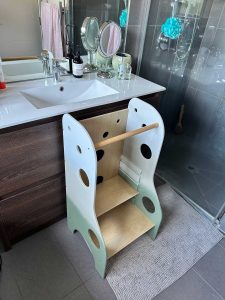 Child's kitchen helper stool. woodesignz.co.nz